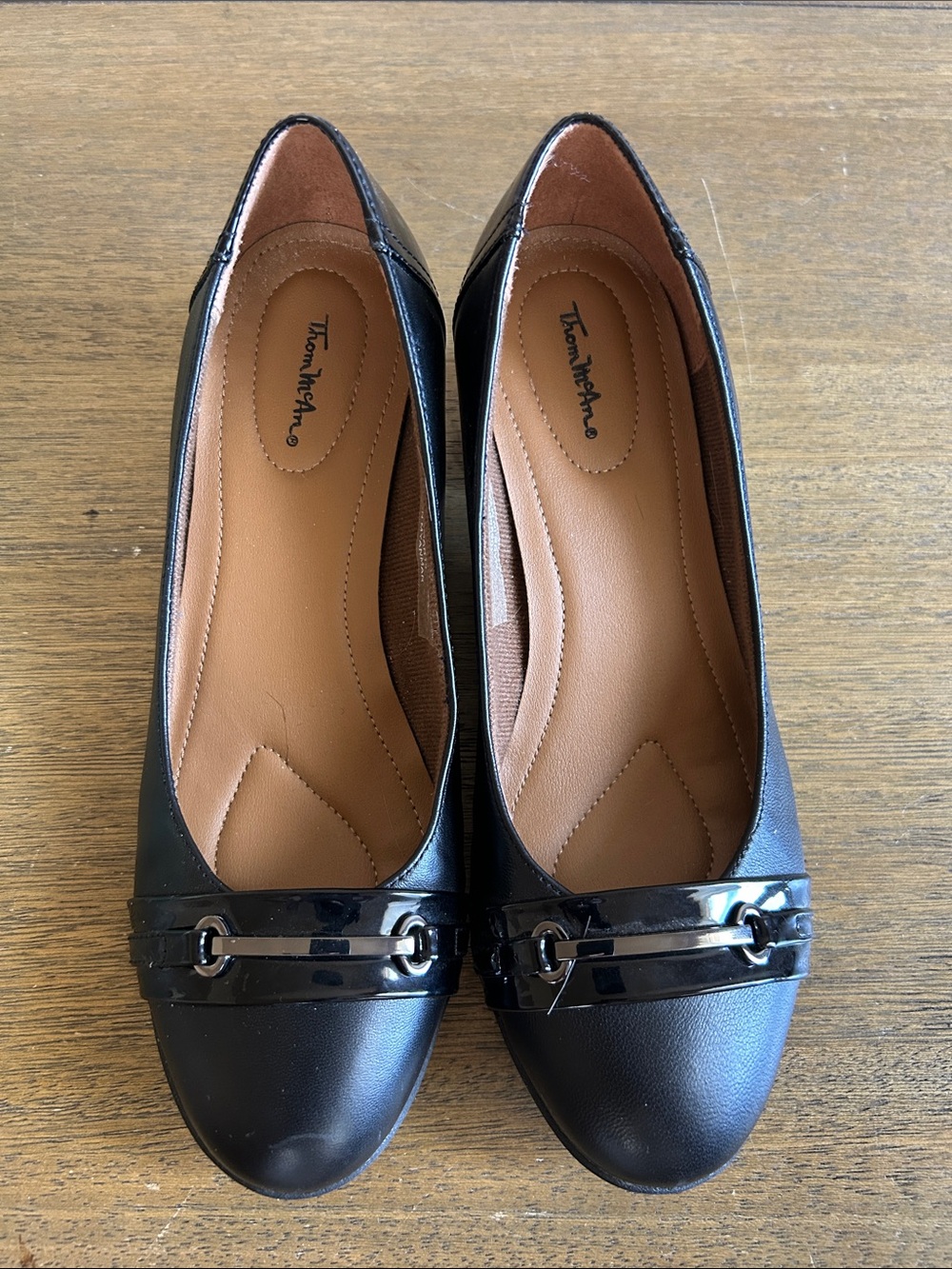 Thom McAn Women's Whitley Black Pump Stacked Heel Shoes Size 8M. Like New W/Box.